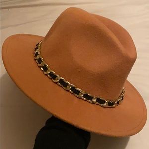 Zara hat